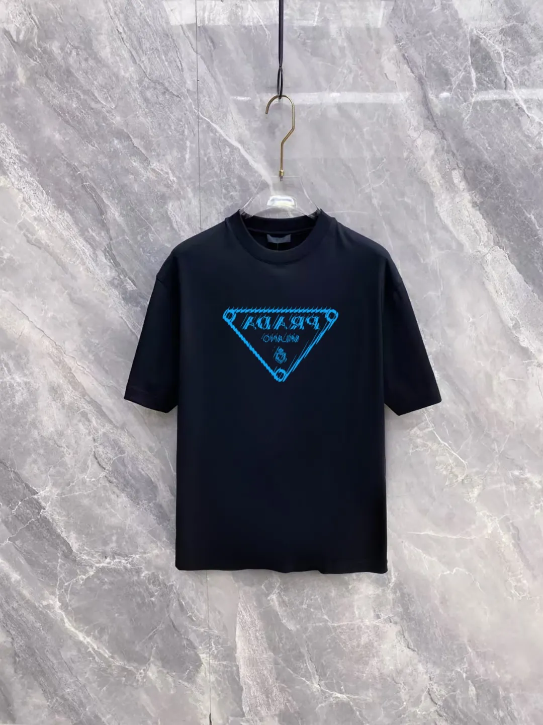 P80💰💫〖 —PRADA~ — 〗2026New Arrival Quality T , Versatile Quality ！ ‼ 32 250G ‼ ， ， ， ， T 🤪 Sizes：S-M-L-XL-2XL ：Black，White， Same Style